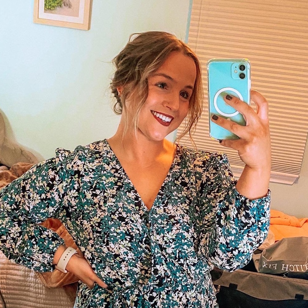 Meet your Posher, Valia